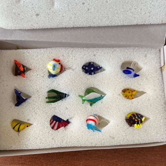 SEA CREATURES, 12 BLOWN CRYSTAL WITH 6 ¼ H x 2 ½ DIAMETER CRYSTAL TREE TO HANG - Picture 10 of 15